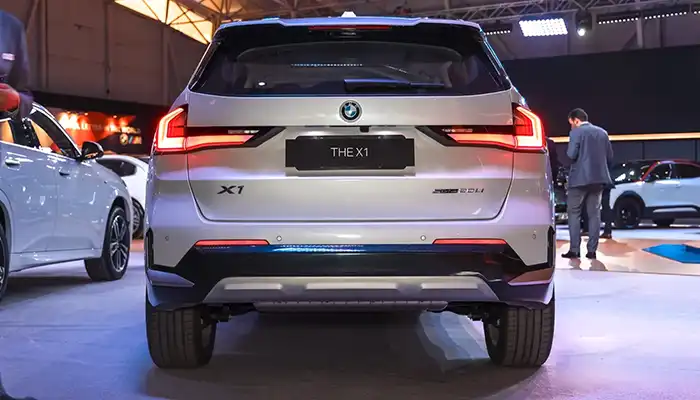 نمای پشتی ب ام و X1