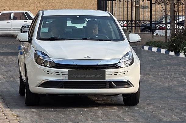 بازدید مدیر عامل کرمان موتور از سدان هیبرید ملی ایگل